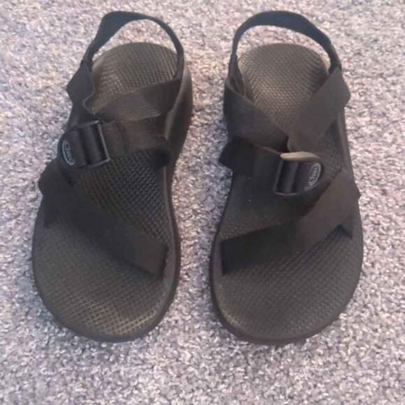 Men\'s Size 9 Black Chacos